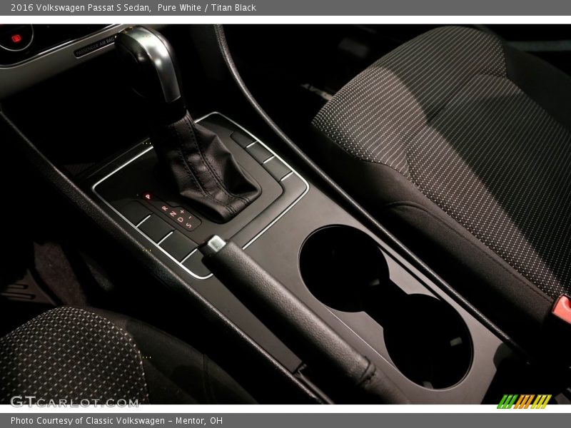 Pure White / Titan Black 2016 Volkswagen Passat S Sedan