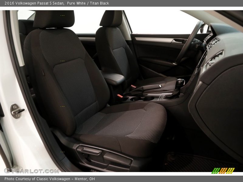 Pure White / Titan Black 2016 Volkswagen Passat S Sedan