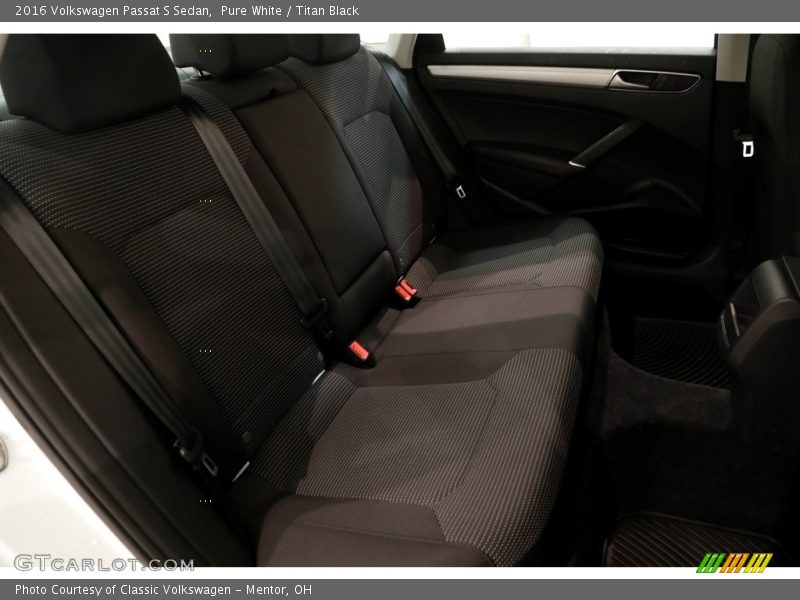 Pure White / Titan Black 2016 Volkswagen Passat S Sedan