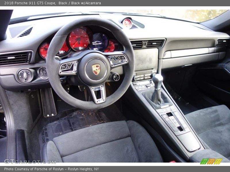 Dashboard of 2018 911 GTS Coupe