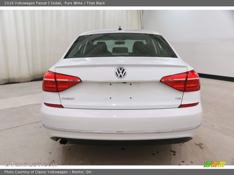 Pure White / Titan Black 2016 Volkswagen Passat S Sedan
