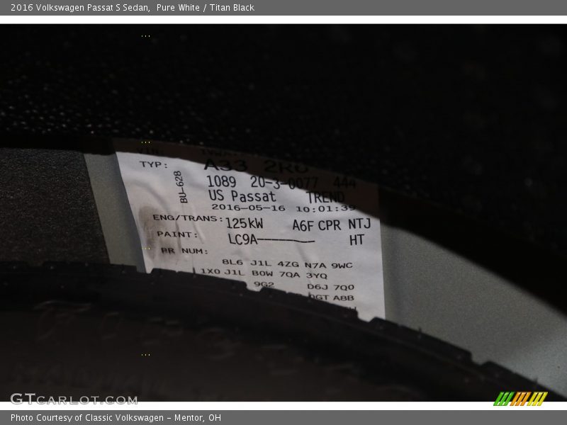 Pure White / Titan Black 2016 Volkswagen Passat S Sedan
