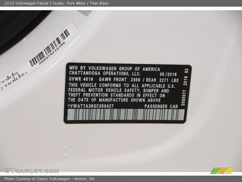 Pure White / Titan Black 2016 Volkswagen Passat S Sedan