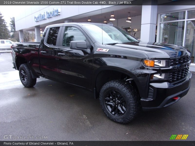 Front 3/4 View of 2019 Silverado 1500 Custom Z71 Trail Boss Double Cab 4WD