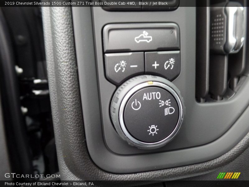 Controls of 2019 Silverado 1500 Custom Z71 Trail Boss Double Cab 4WD