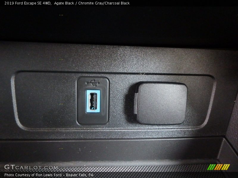 Agate Black / Chromite Gray/Charcoal Black 2019 Ford Escape SE 4WD