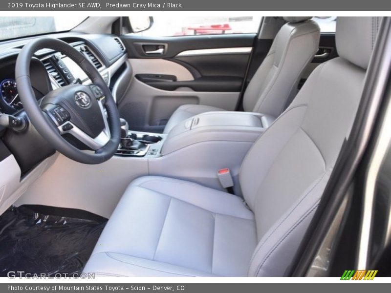 Predawn Gray Mica / Black 2019 Toyota Highlander SE AWD
