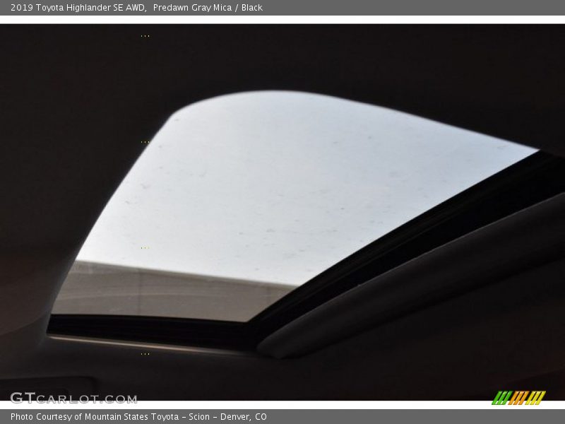 Predawn Gray Mica / Black 2019 Toyota Highlander SE AWD