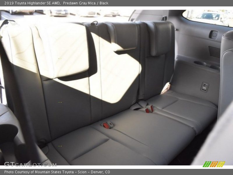 Predawn Gray Mica / Black 2019 Toyota Highlander SE AWD