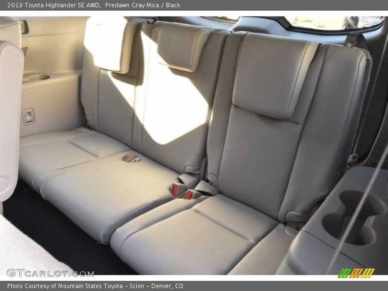 Predawn Gray Mica / Black 2019 Toyota Highlander SE AWD