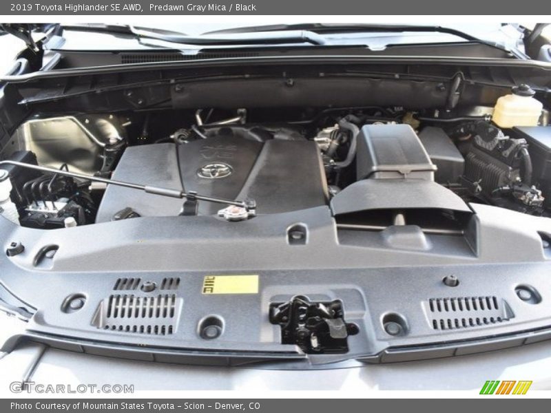 Predawn Gray Mica / Black 2019 Toyota Highlander SE AWD