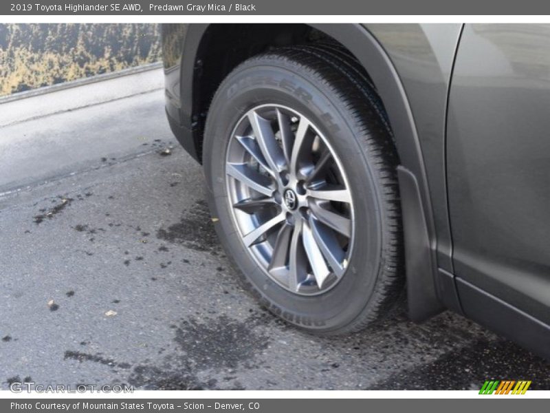 Predawn Gray Mica / Black 2019 Toyota Highlander SE AWD