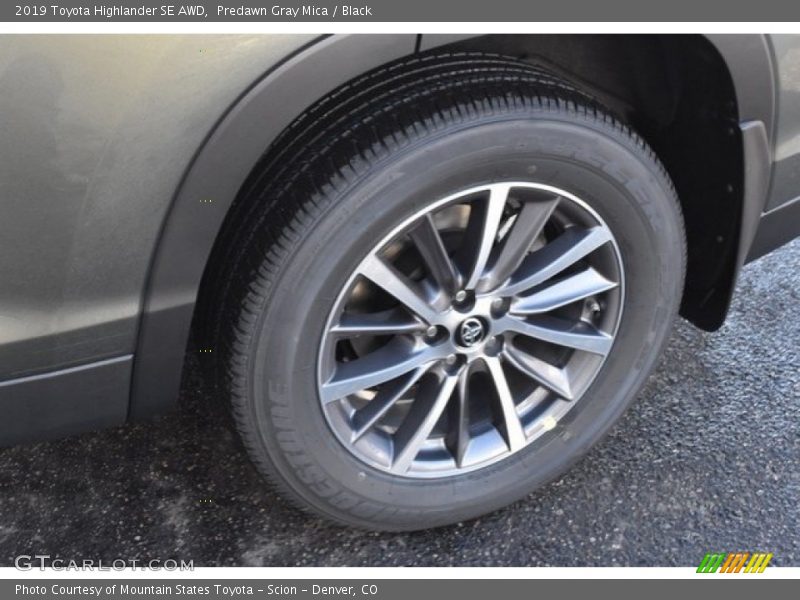 Predawn Gray Mica / Black 2019 Toyota Highlander SE AWD