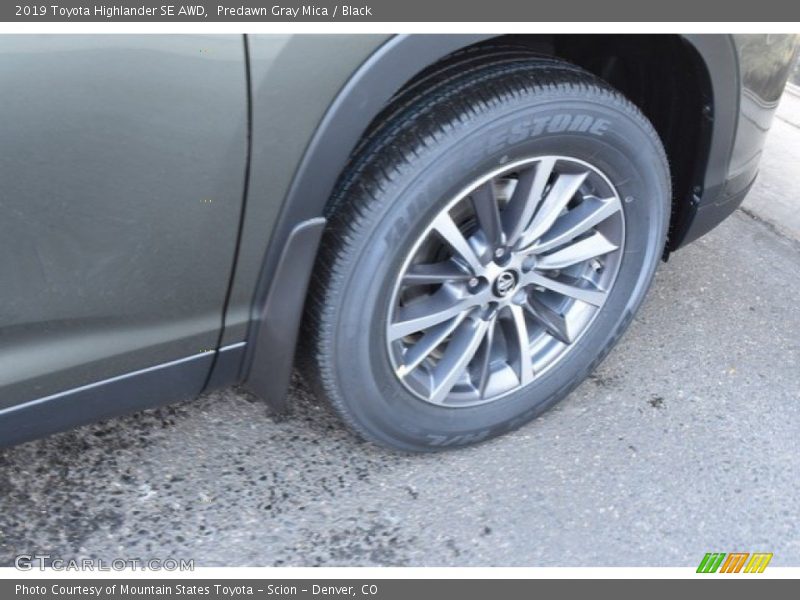 Predawn Gray Mica / Black 2019 Toyota Highlander SE AWD