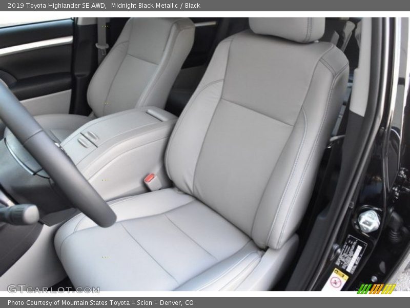Midnight Black Metallic / Black 2019 Toyota Highlander SE AWD