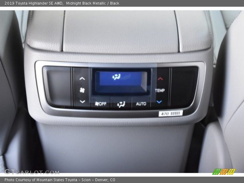 Midnight Black Metallic / Black 2019 Toyota Highlander SE AWD