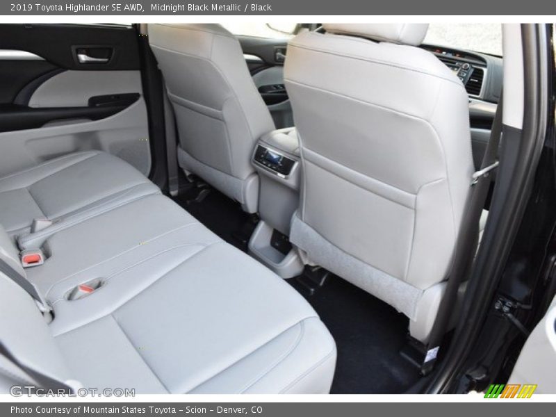 Midnight Black Metallic / Black 2019 Toyota Highlander SE AWD
