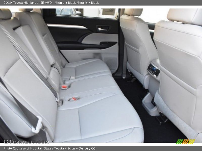 Midnight Black Metallic / Black 2019 Toyota Highlander SE AWD