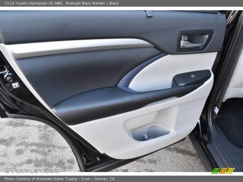 Midnight Black Metallic / Black 2019 Toyota Highlander SE AWD