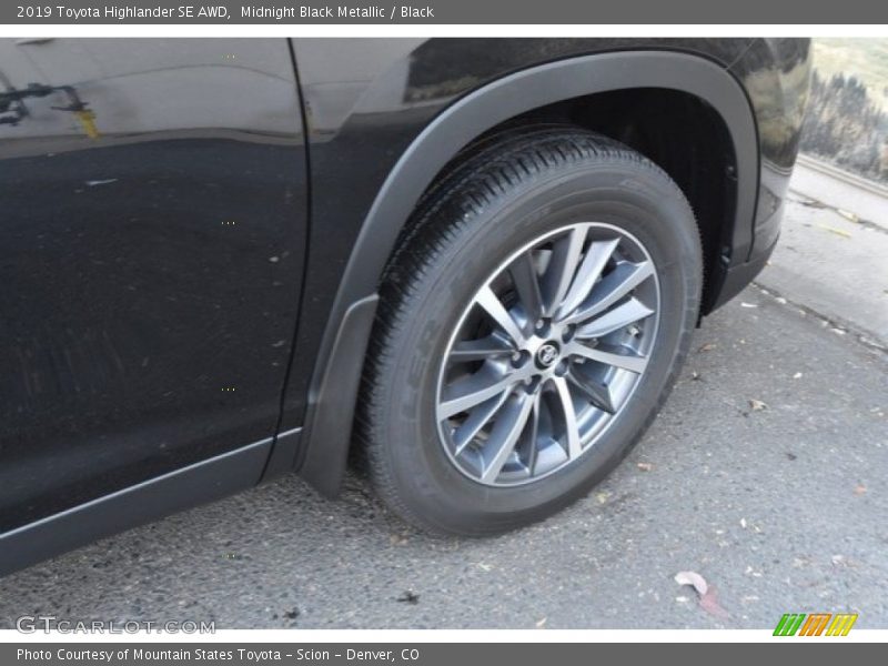 Midnight Black Metallic / Black 2019 Toyota Highlander SE AWD