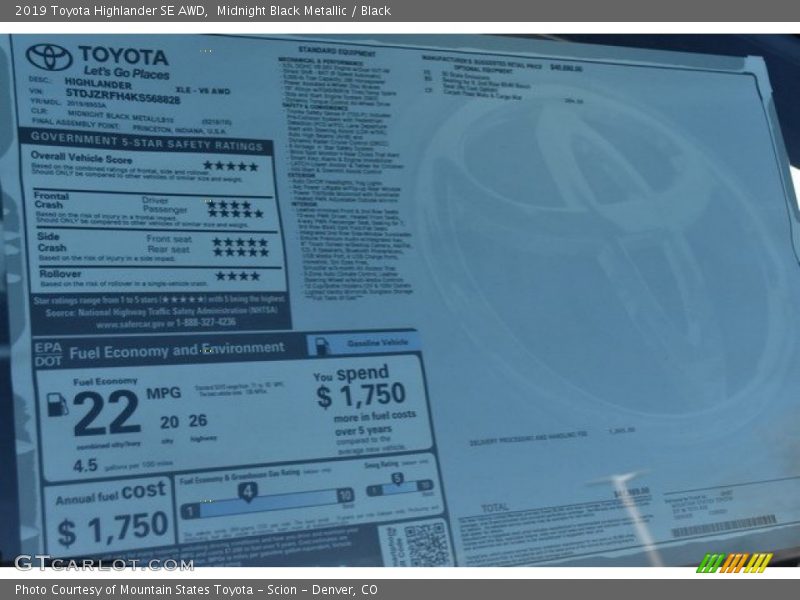 Midnight Black Metallic / Black 2019 Toyota Highlander SE AWD