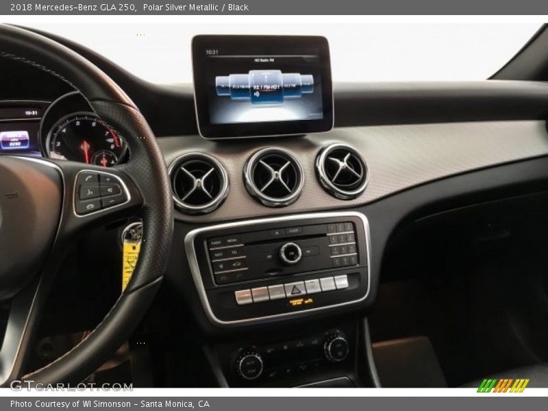 Polar Silver Metallic / Black 2018 Mercedes-Benz GLA 250