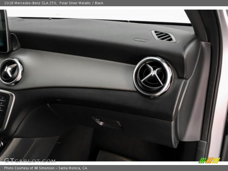 Polar Silver Metallic / Black 2018 Mercedes-Benz GLA 250