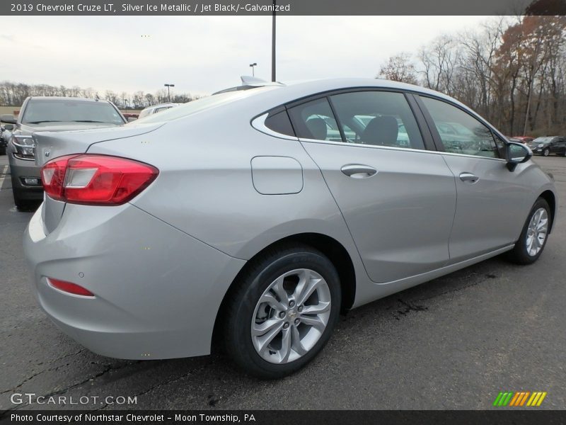 Silver Ice Metallic / Jet Black/­Galvanized 2019 Chevrolet Cruze LT
