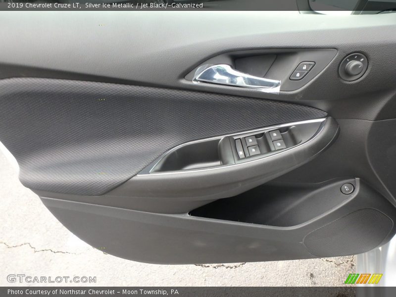 Silver Ice Metallic / Jet Black/­Galvanized 2019 Chevrolet Cruze LT