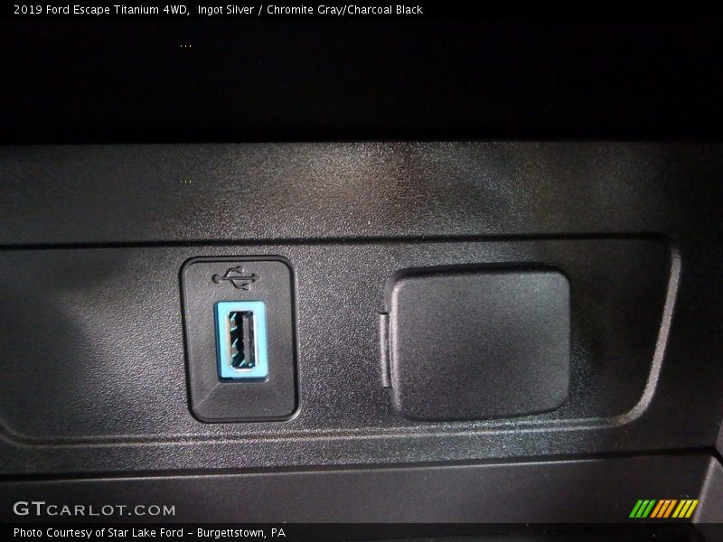 Ingot Silver / Chromite Gray/Charcoal Black 2019 Ford Escape Titanium 4WD