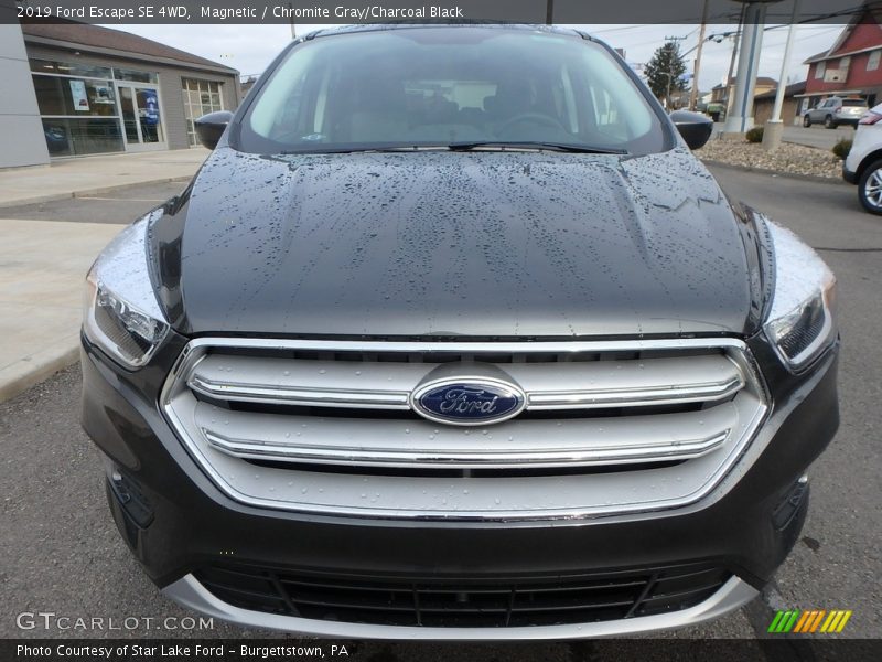 Magnetic / Chromite Gray/Charcoal Black 2019 Ford Escape SE 4WD