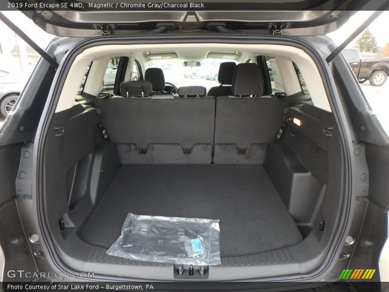 Magnetic / Chromite Gray/Charcoal Black 2019 Ford Escape SE 4WD