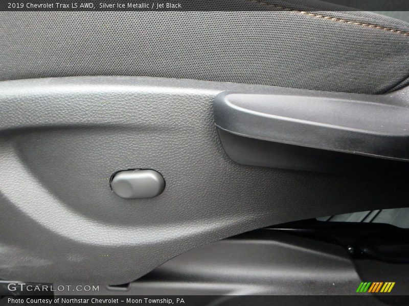 Silver Ice Metallic / Jet Black 2019 Chevrolet Trax LS AWD
