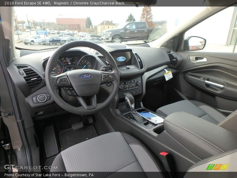 Magnetic / Chromite Gray/Charcoal Black 2019 Ford Escape SE 4WD