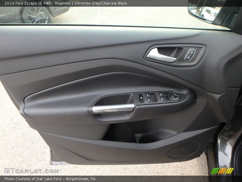 Magnetic / Chromite Gray/Charcoal Black 2019 Ford Escape SE 4WD