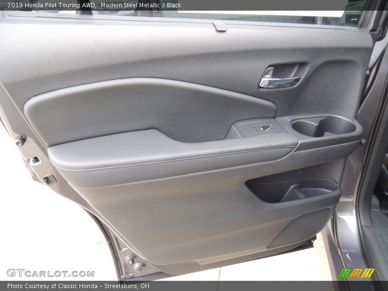 Modern Steel Metallic / Black 2019 Honda Pilot Touring AWD