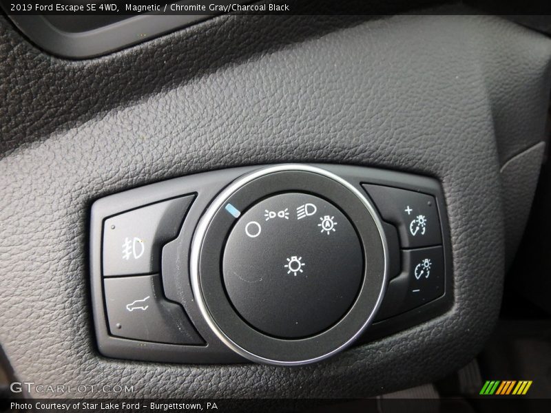 Magnetic / Chromite Gray/Charcoal Black 2019 Ford Escape SE 4WD
