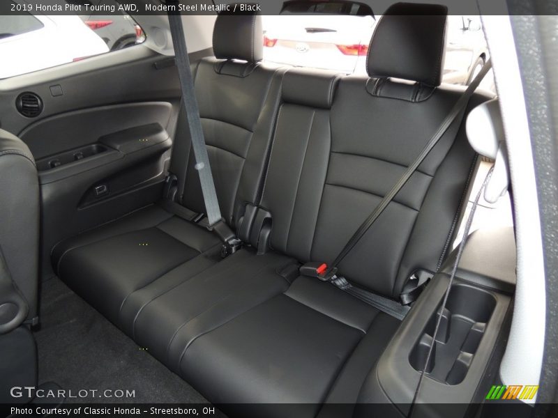 Modern Steel Metallic / Black 2019 Honda Pilot Touring AWD