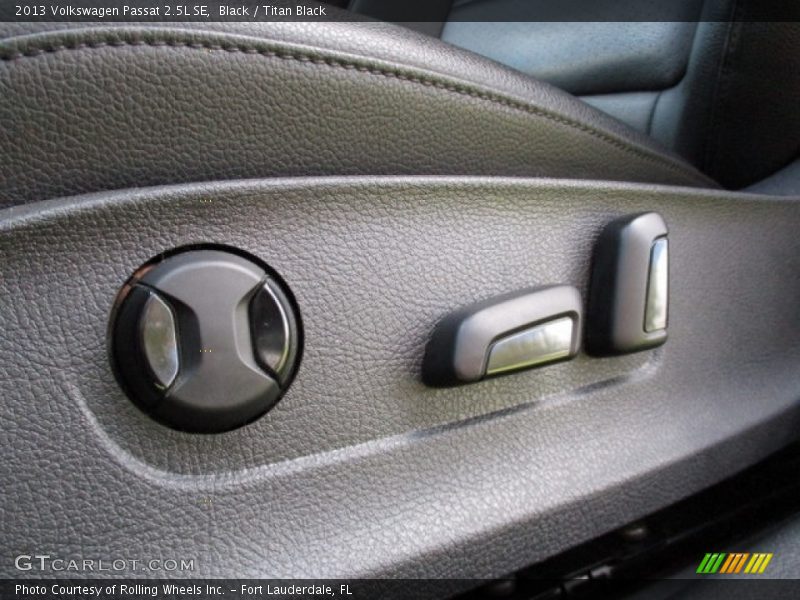 Black / Titan Black 2013 Volkswagen Passat 2.5L SE