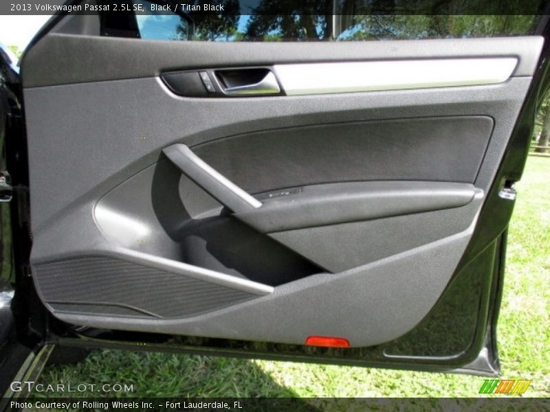Black / Titan Black 2013 Volkswagen Passat 2.5L SE