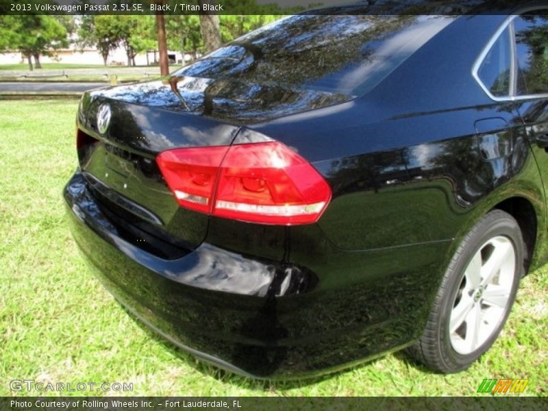 Black / Titan Black 2013 Volkswagen Passat 2.5L SE