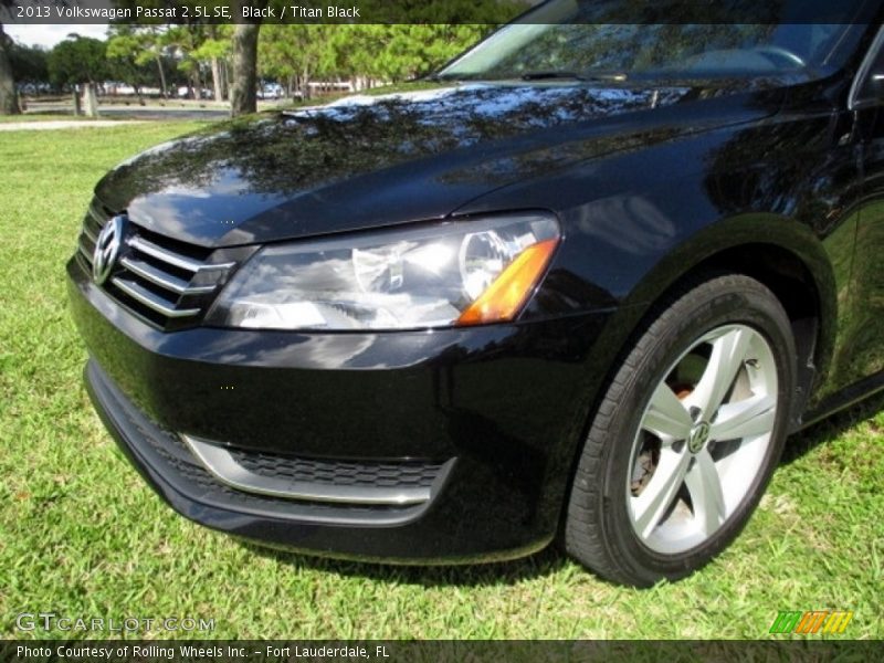 Black / Titan Black 2013 Volkswagen Passat 2.5L SE