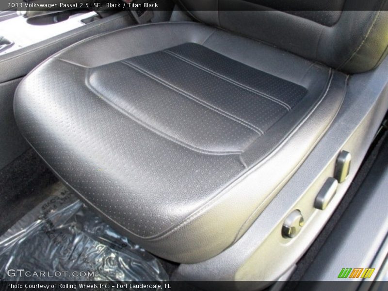 Black / Titan Black 2013 Volkswagen Passat 2.5L SE