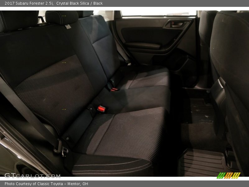 Crystal Black Silica / Black 2017 Subaru Forester 2.5i