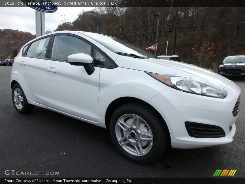Front 3/4 View of 2019 Fiesta SE Hatchback