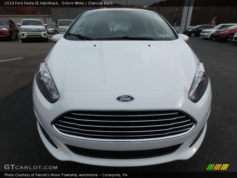 Oxford White / Charcoal Black 2019 Ford Fiesta SE Hatchback