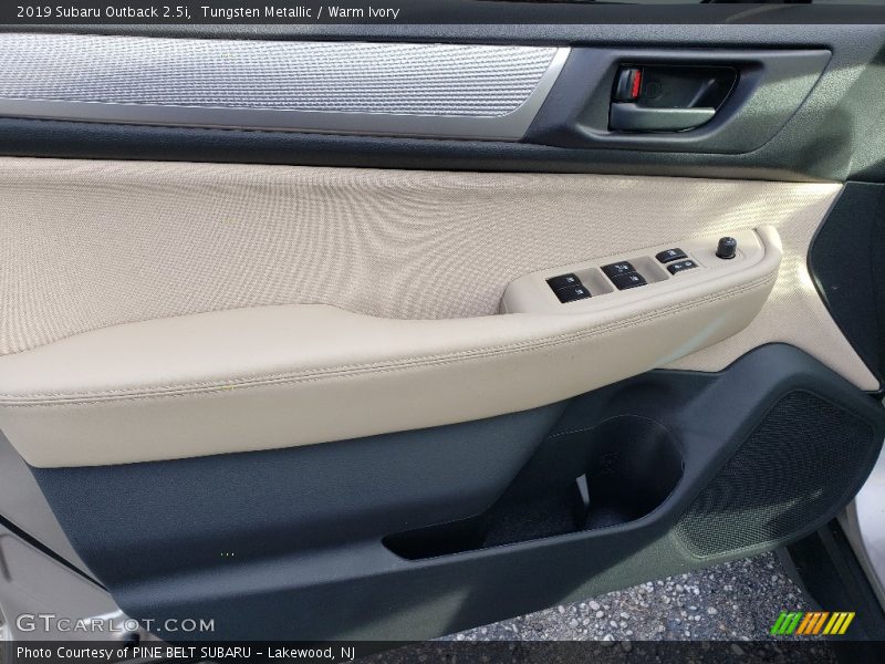 Tungsten Metallic / Warm Ivory 2019 Subaru Outback 2.5i