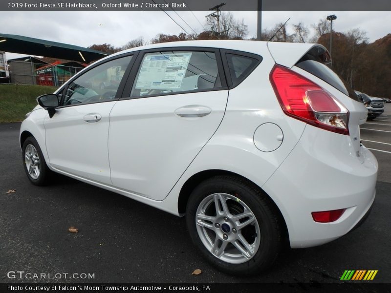 Oxford White / Charcoal Black 2019 Ford Fiesta SE Hatchback