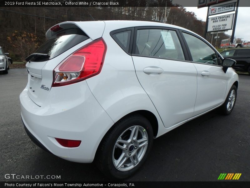 Oxford White / Charcoal Black 2019 Ford Fiesta SE Hatchback