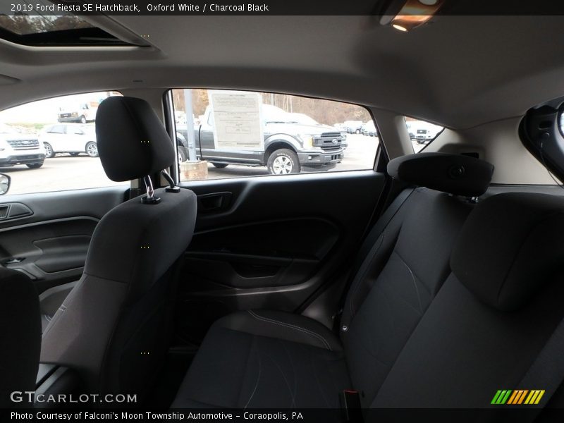 Oxford White / Charcoal Black 2019 Ford Fiesta SE Hatchback